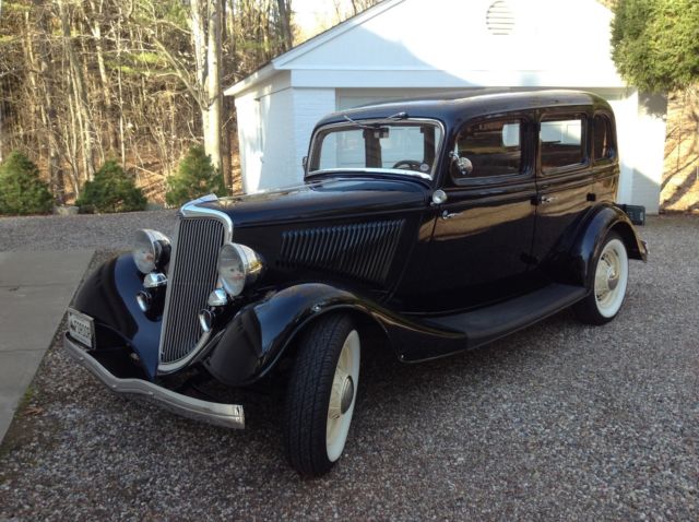 1934 FORD FORDOR, DELUXE V8 BLACK FOUR DOOR, RESTORED PLUS PARTS, SPARE FLATHEAD 1934 Ford Model A Fordor Duluxe
