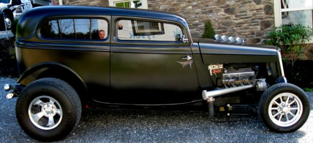 1934 Ford Street Rod Tudor Sedan - photo 5