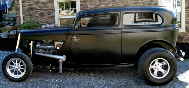 1934 Ford Street Rod Tudor Sedan - photo 6
