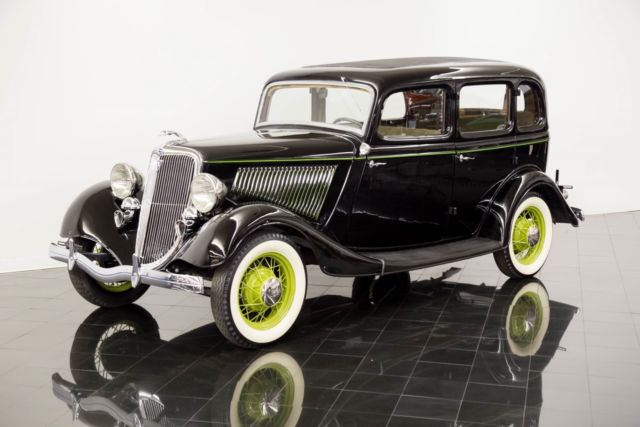 1934 Ford V-8 Deluxe 4 Door Sedan 1934 Ford Ford Model 40 Deluxe 4 Door Sedan