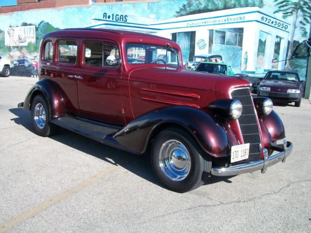 1934 Oldsmobile Custom Cruiser - photo 2