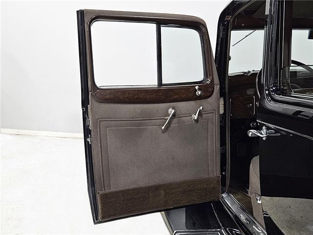 1934 Packard 1100 Sedan - photo 7