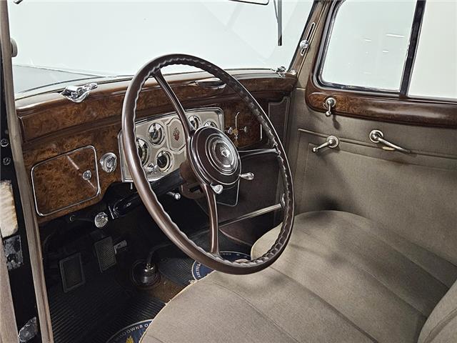 1934 Packard 1100 Sedan - photo 9
