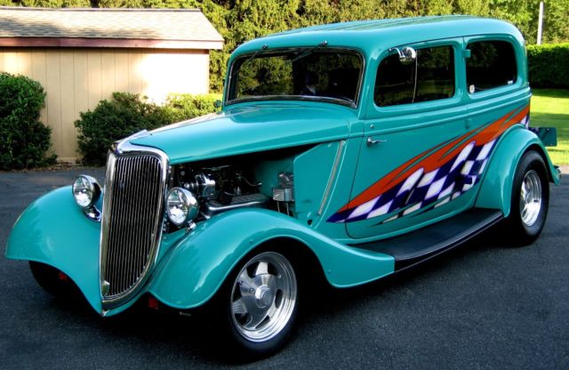 1934 Tudor Stunning Resto-Rod,Jade w/Graphics,350 V-8,Turbo 400,PS,Heidts,AC,Exc 1934 Ford Tudor 2 Door Resto-Rod