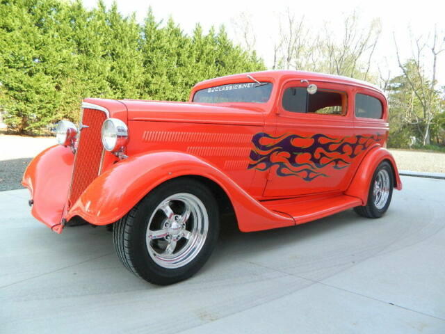 1935 Chevrolet Tudor Street Rod - photo 4