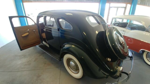 1935 CHRYSLER AIRFLOW C1 123 INCH WHEEL BASE SEDAN ESTATE 8 CYLINDER 1935 Chrysler AIRFLOW S C1