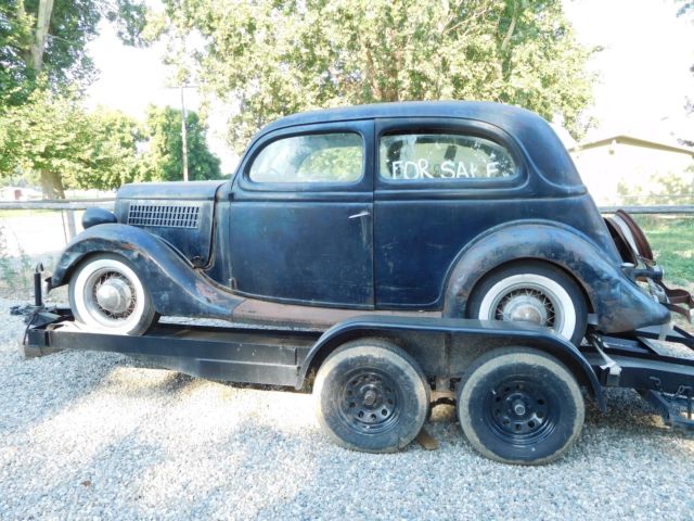 1935 Ford 2 Door Sedan - photo 2