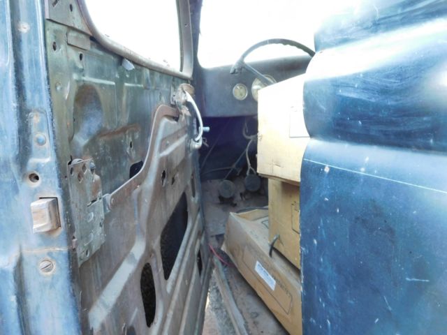 1935 Ford 2 Door Sedan - photo 6