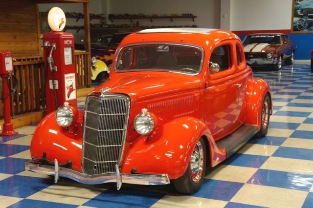1935 Ford Coupe Steel Body & Fenders / 350 cui 3x2 carbs - photo 2