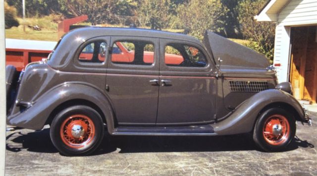 1935 Ford Deluxe Humpback touring - photo 3