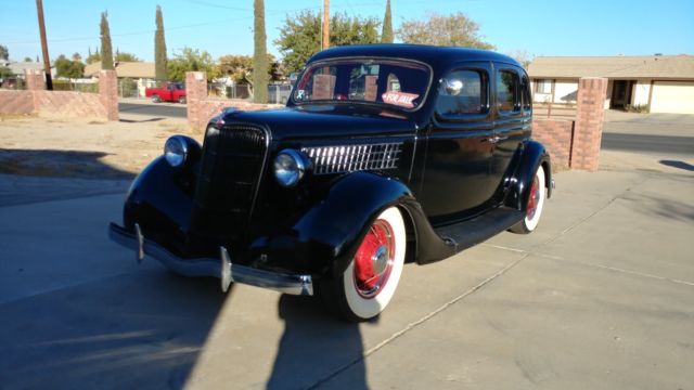 1935 Ford Model 48 standard