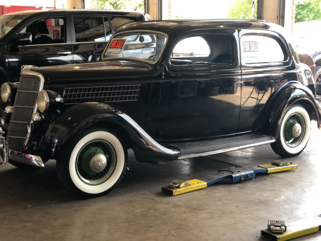 1935 Ford humpback 2 door Flathead V8 1935 Ford humpback Delux