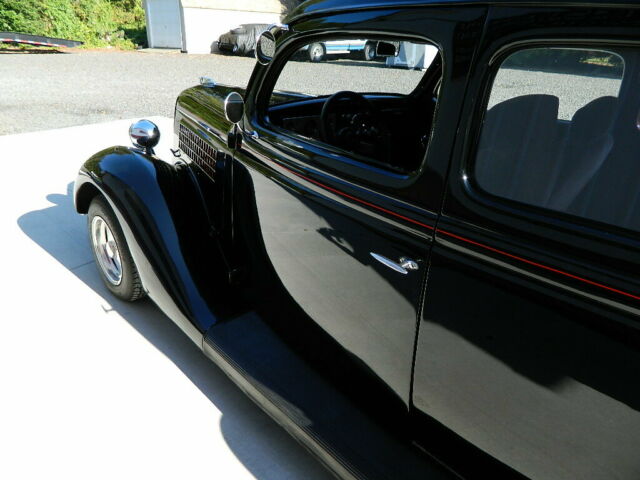 1935 Ford Tudor Hot Rod - photo 11
