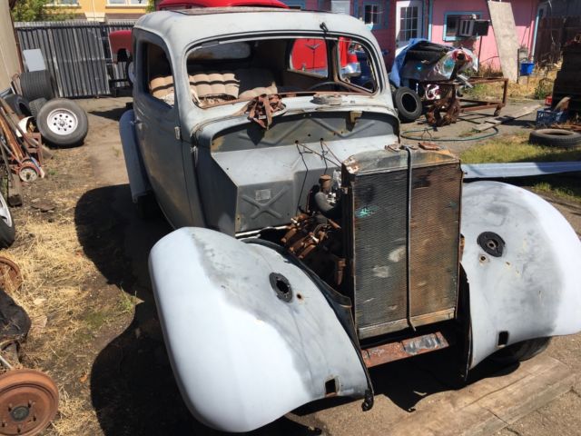 1935 Ford sedan - photo 3