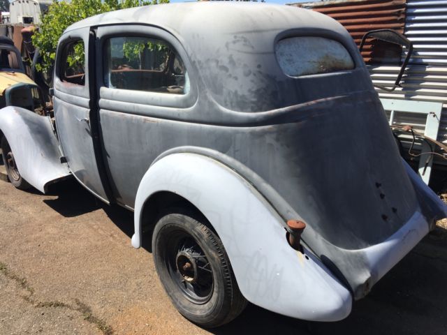 1935 Ford sedan - photo 4