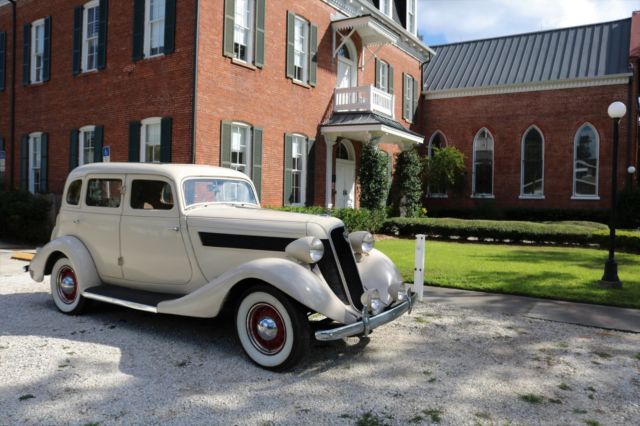 1935 Studebaker Dictator Suicide Sedan - photo 3