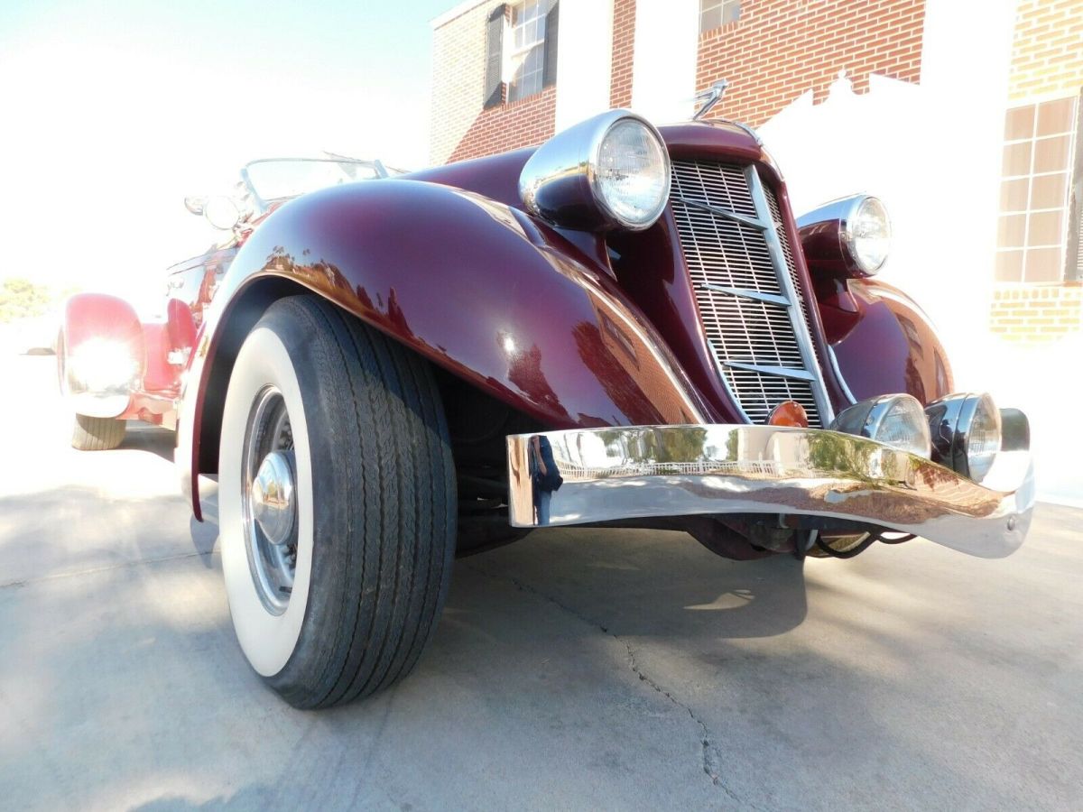 1936 Cord boattail speedster with removable wooden trunk - photo 4