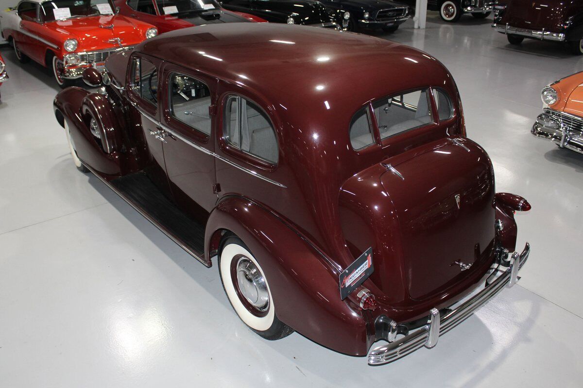 1936 Cadillac Series 85 V-12 Fleetwood Touring Sedan - photo 11