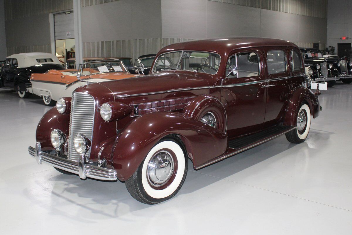 1936 Cadillac Series 85 V-12 Fleetwood Touring Sedan - photo 13