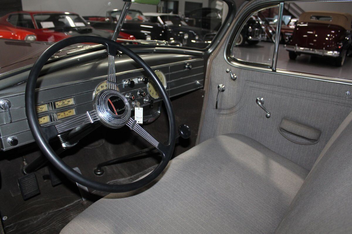 1936 Cadillac Series 85 V-12 Fleetwood Touring Sedan - photo 2