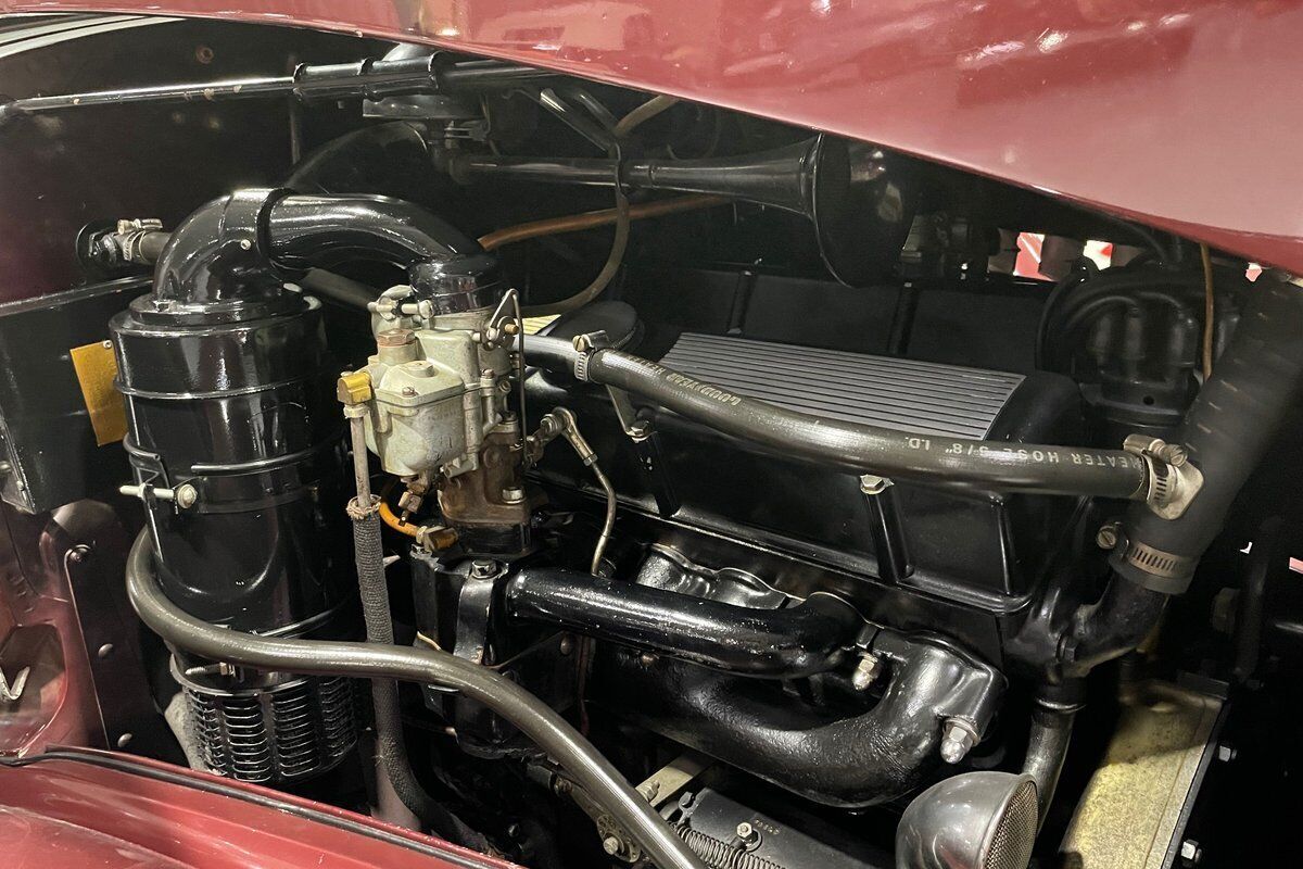 1936 Cadillac Series 85 V-12 Fleetwood Touring Sedan - photo 3