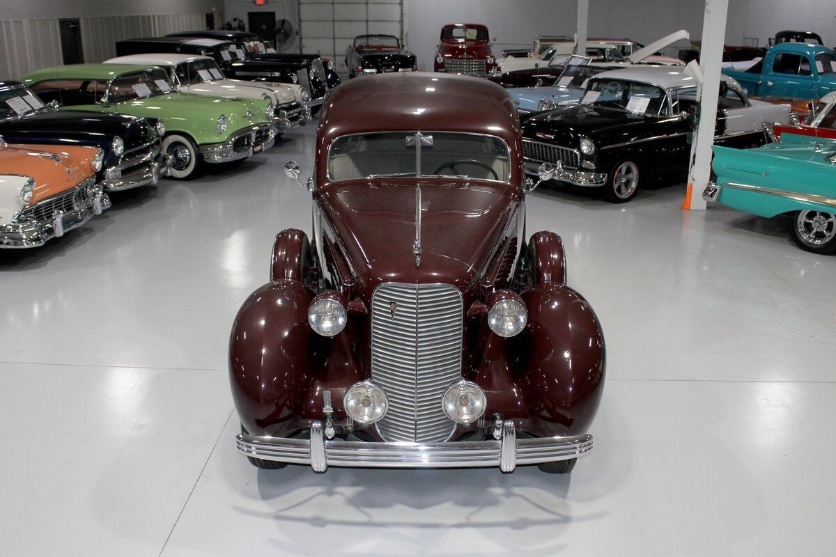1936 Cadillac Series 85 V-12 Fleetwood Touring Sedan - photo 6