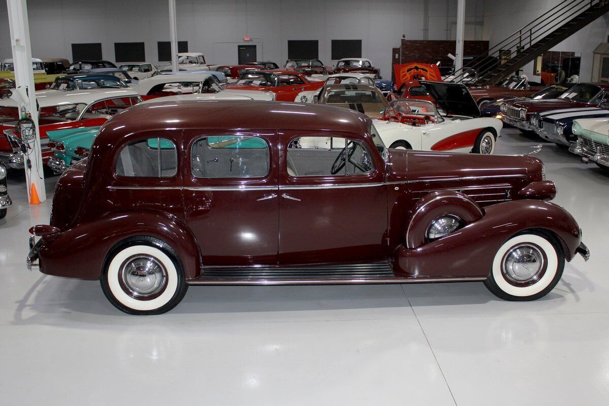 1936 Cadillac Series 85 V-12 Fleetwood Touring Sedan - photo 8
