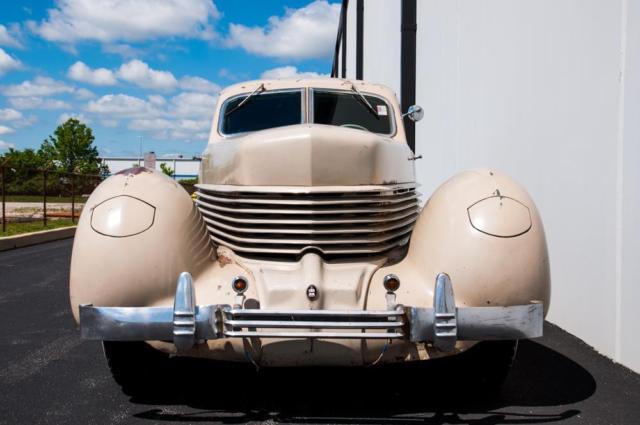 1936 Cord 810 Sedan - photo 2