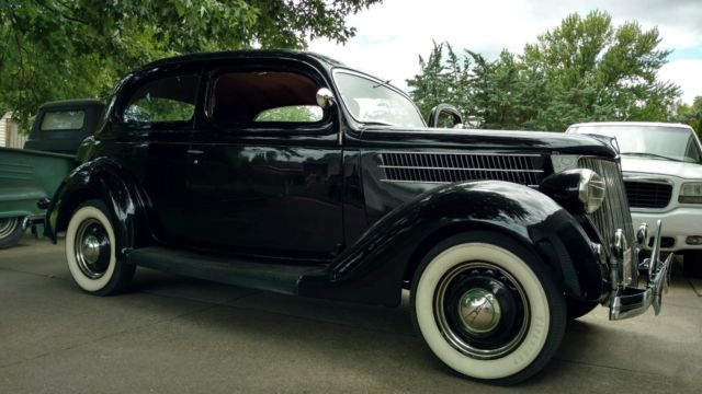 1936 Ford 2-Door Humpback Deluxe Touring 1936 Ford 2-Door Humpback Deluxe Touring
