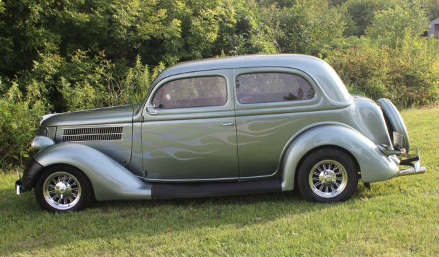 1936 Ford Touring Sedan - photo 2