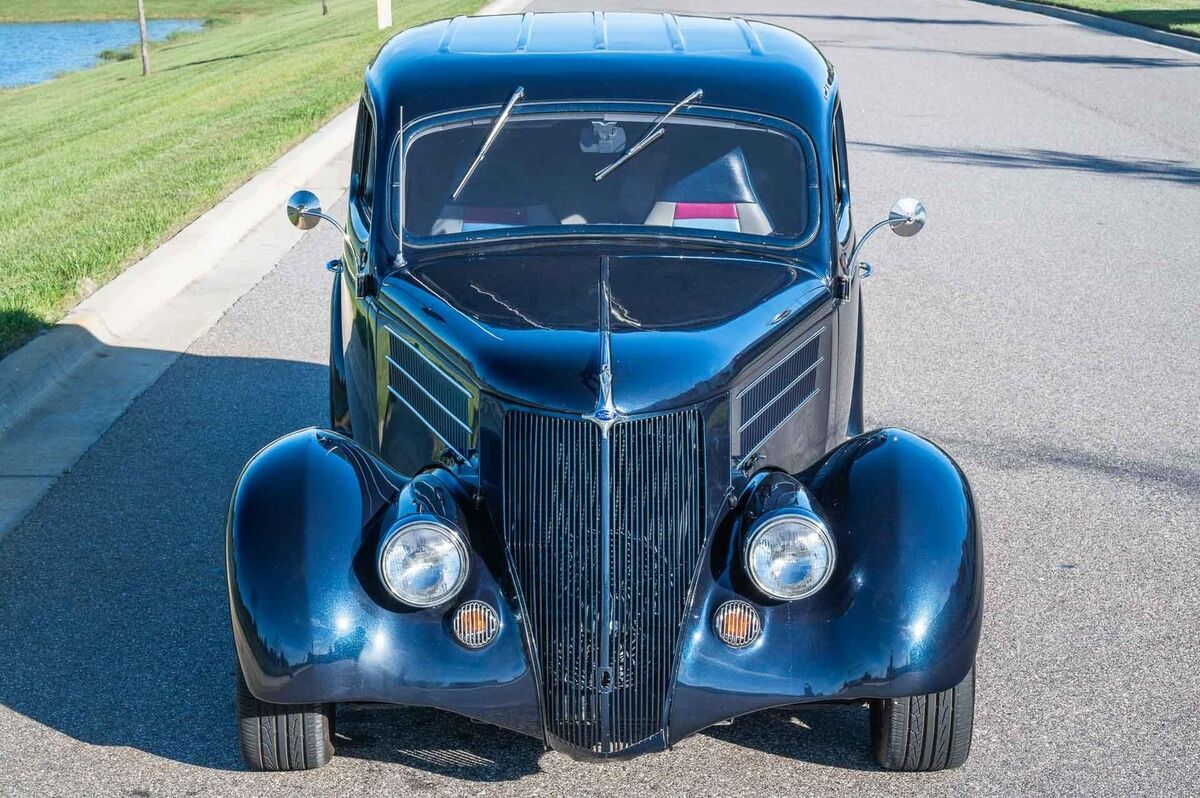 1936 Ford Humpback Restored 2 Door Sedan V8 Auto Vintage AC - photo 10