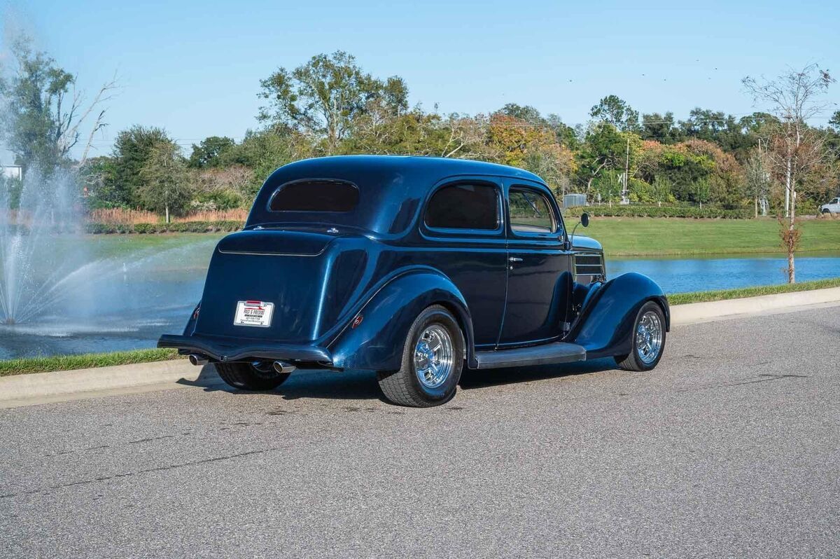 1936 Ford Humpback Restored 2 Door Sedan V8 Auto Vintage AC - photo 6