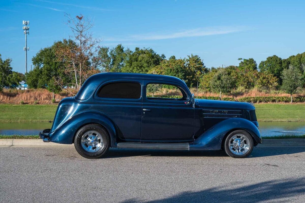 1936 Ford Humpback Restored 2 Door Sedan V8 Auto Vintage AC - photo 7