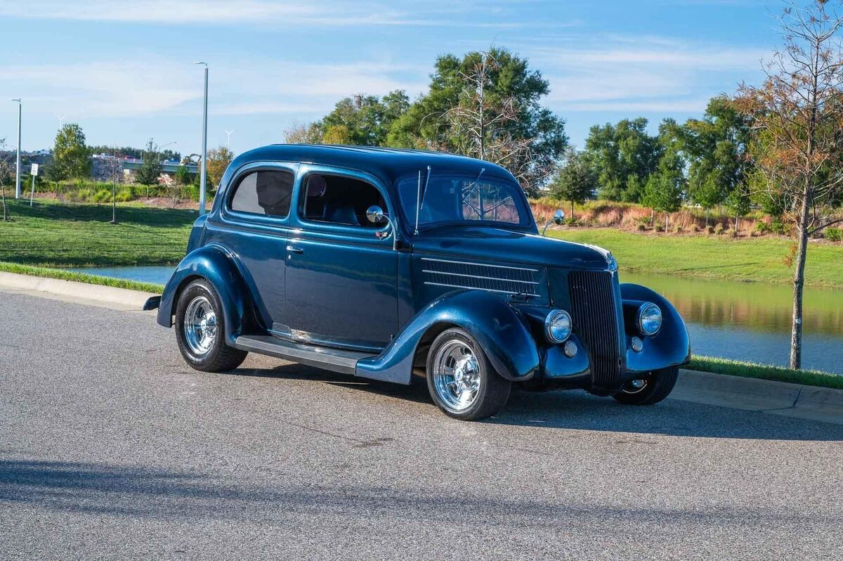 1936 Ford Humpback Restored 2 Door Sedan V8 Auto Vintage AC - photo 9