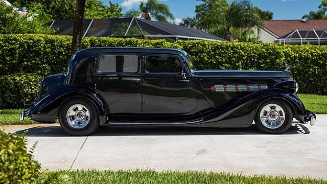 1936 Packard 1404 Super 8 Club Sedan - photo 2