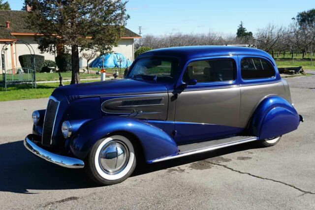 1937 Chevrolet Sedan - photo 2