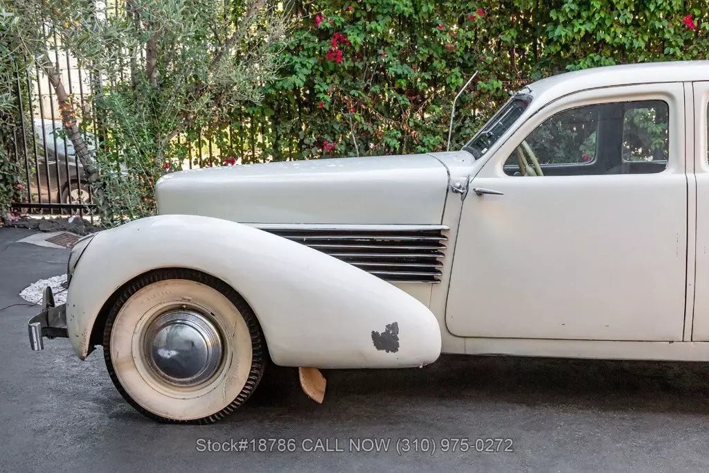 1937 Cord 812 Beverly Sedan - photo 12