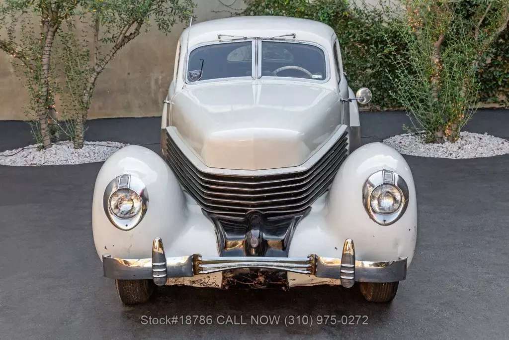 1937 Cord 812 Beverly Sedan - photo 2