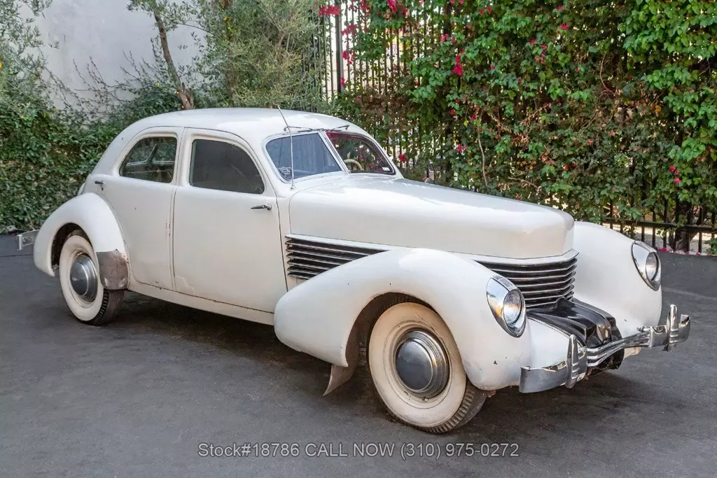 1937 Cord 812 Beverly Sedan - photo 3