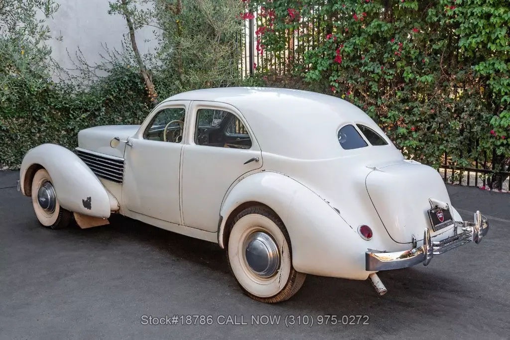 1937 Cord 812 Beverly Sedan - photo 7