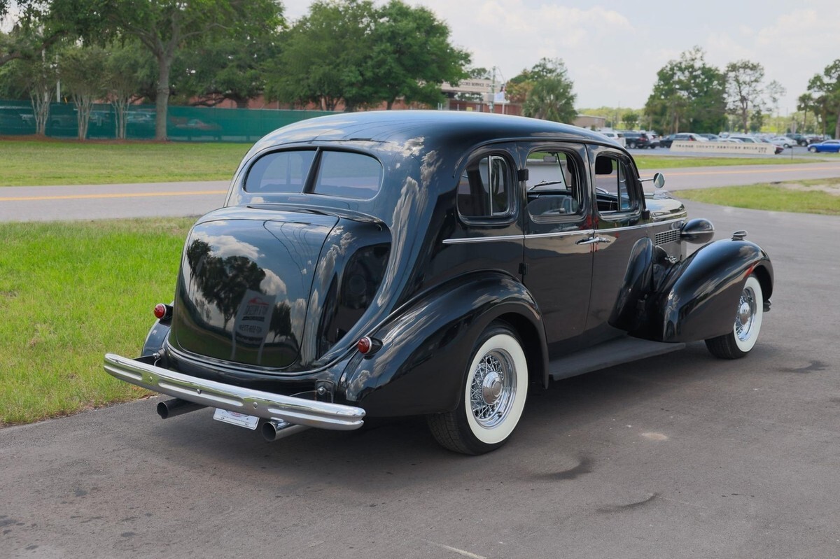 1937 Buick 8 Limo Fully Street Rodded Classic with Modern Comforts - photo 6