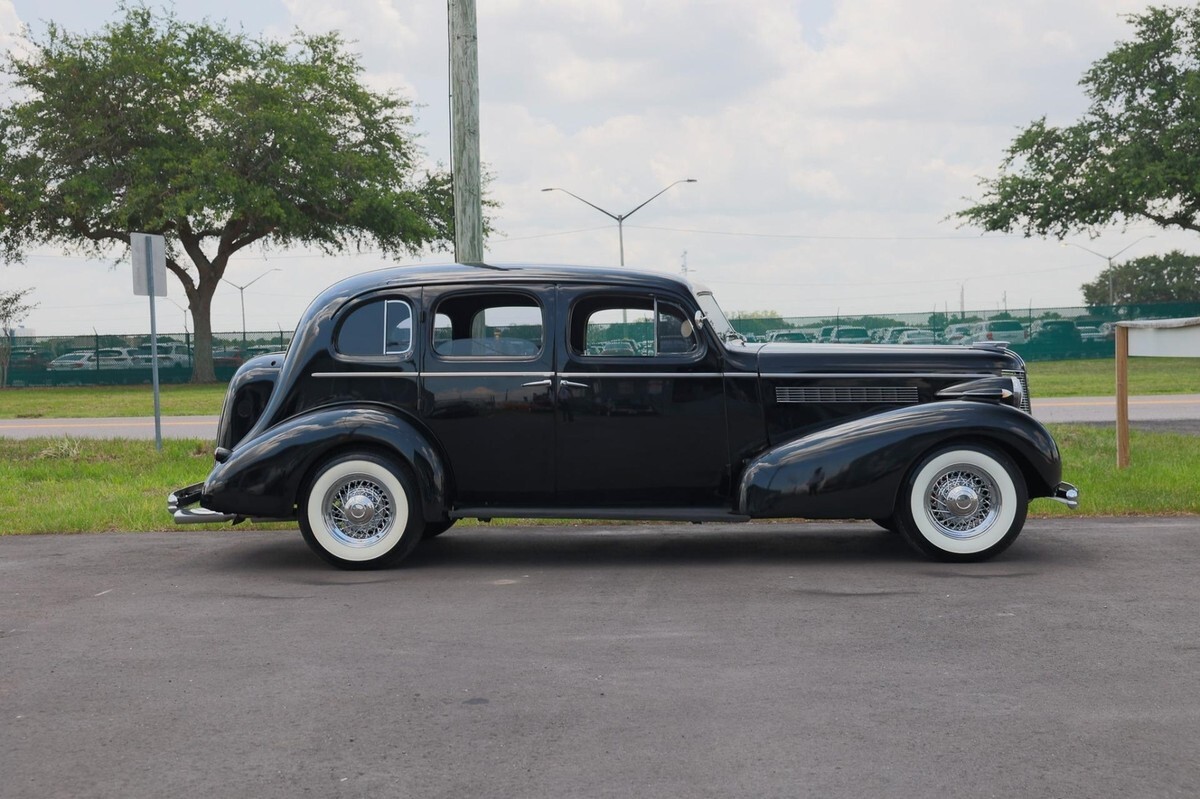 1937 Buick 8 Limo Fully Street Rodded Classic with Modern Comforts - photo 7