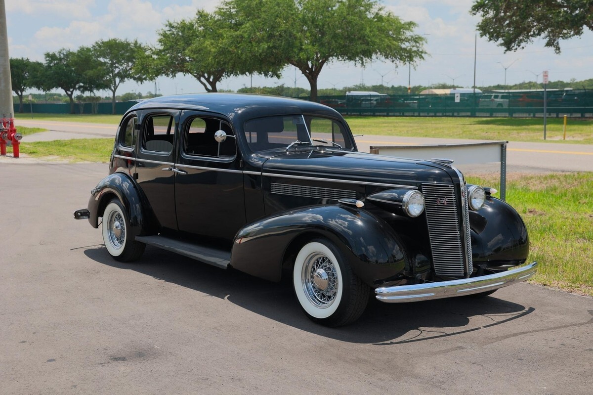 1937 Buick 8 Limo Fully Street Rodded Classic with Modern Comforts - photo 9