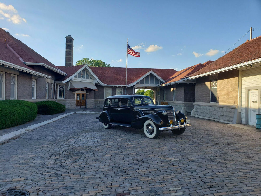 1937 Buick Series 90 Limited Limousine (91F) *Running and Driving Survivor Car* 1937 Buick Series 90