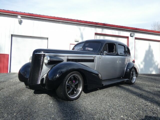 1937 Buick Special 40 Sedan - photo 2