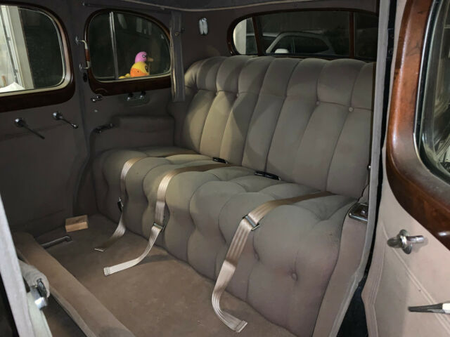 1937 Cadillac Series 75 Fleetwood touring sedan/limousine - photo 9