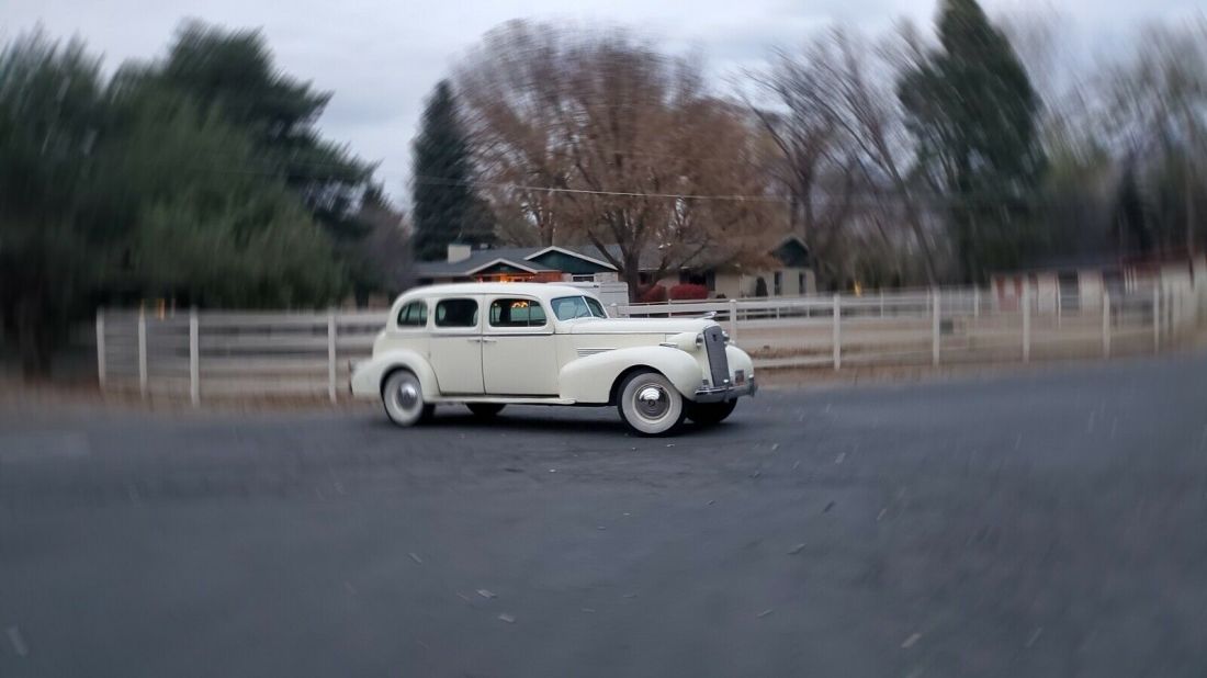 1937 Cadillac Series 75 7519 five passenger limo - photo 2