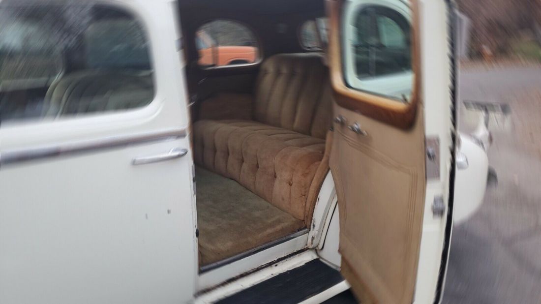 1937 Cadillac Series 75 limo - photo 13