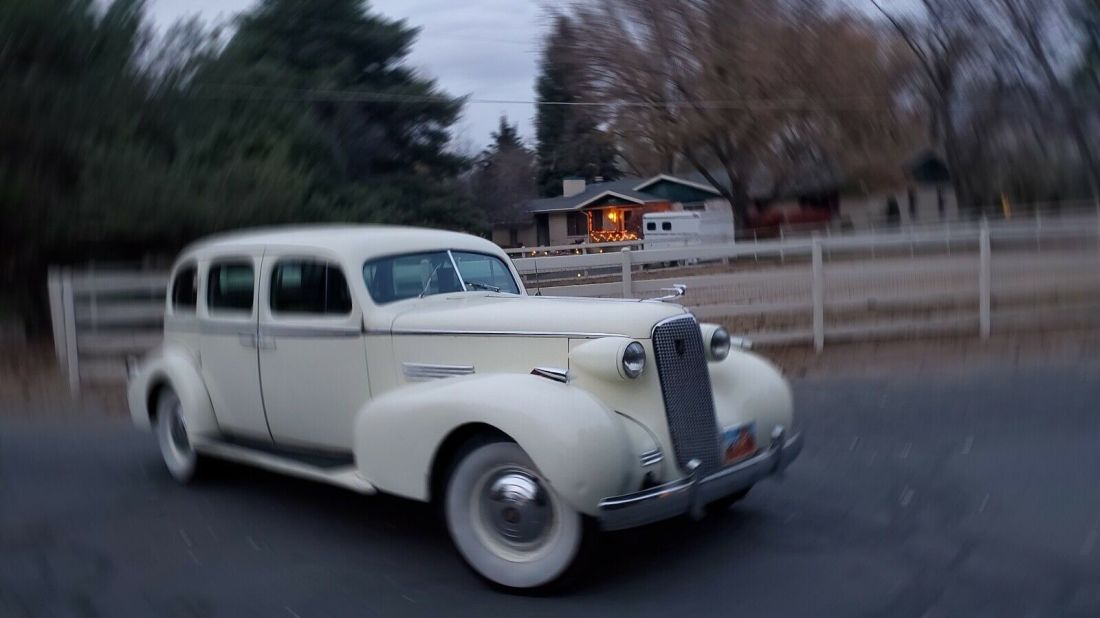 1937 Cadillac Series 75 limo - photo 2