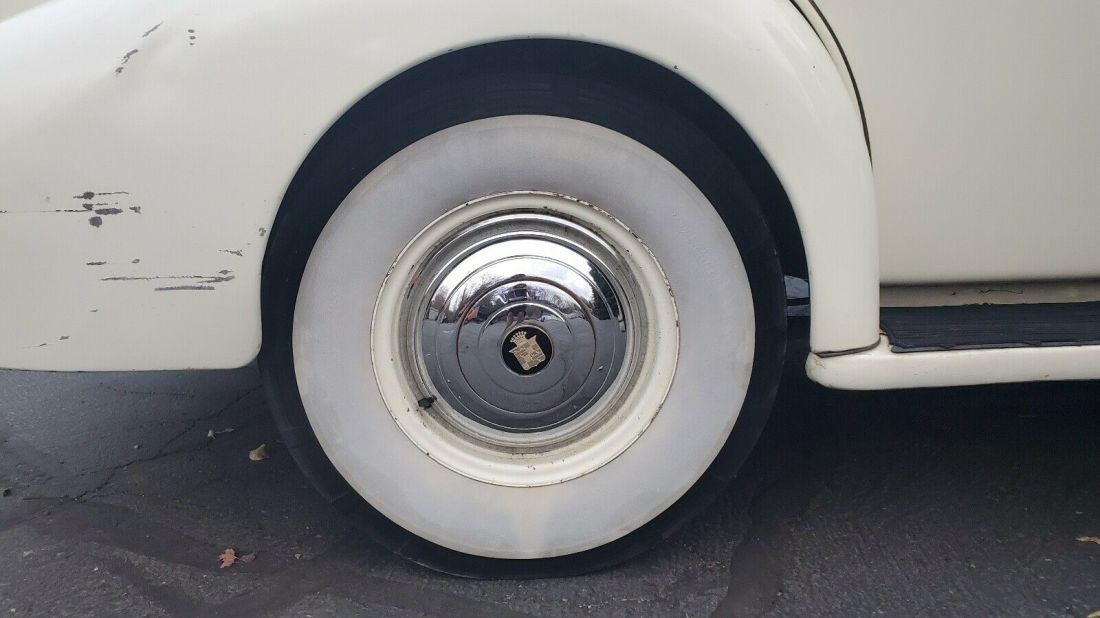 1937 Cadillac Series 75 limo - photo 3